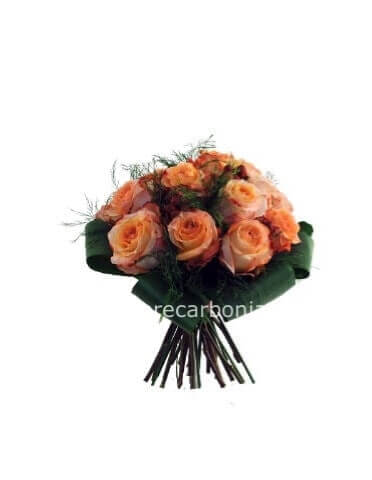 Bouquet con 5 rose salmone e iperico