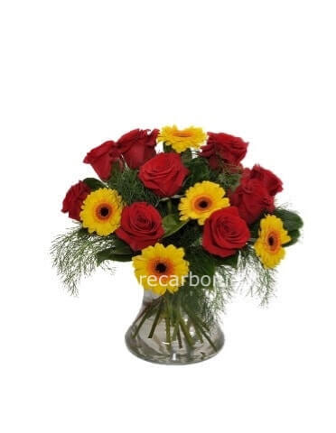 Bouquet con 5 rose rosse e 5 gerbere